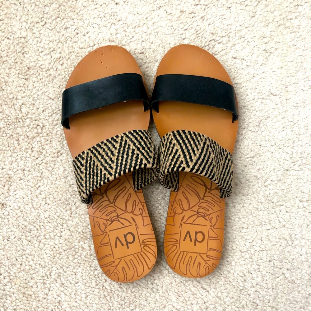 ⭐️DOLCE VITA⭐️ Black and Tan Sandals | Size 7